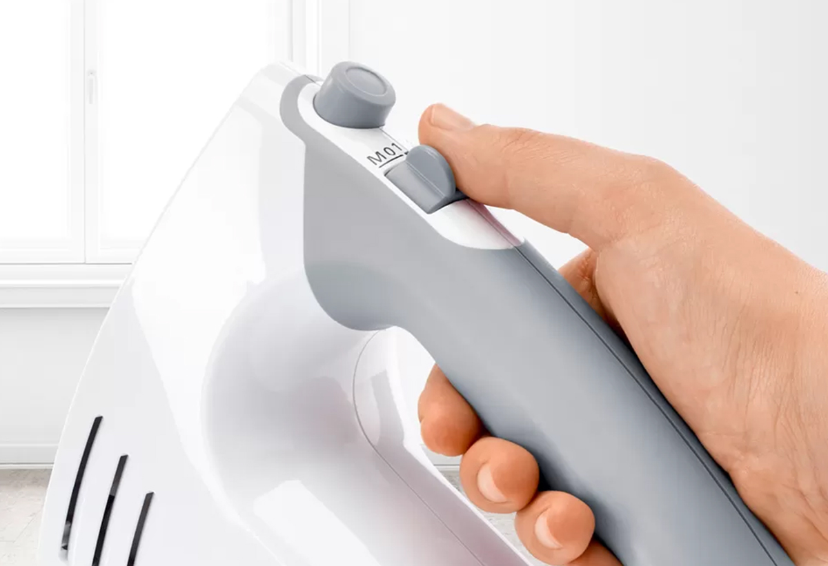 Απεικονίζεται η πρακτική λαβή του μίξερ.